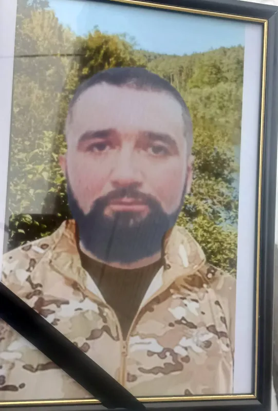 У громаді на Волині попрощалися з Героєм Денисом Деркачем (фото)