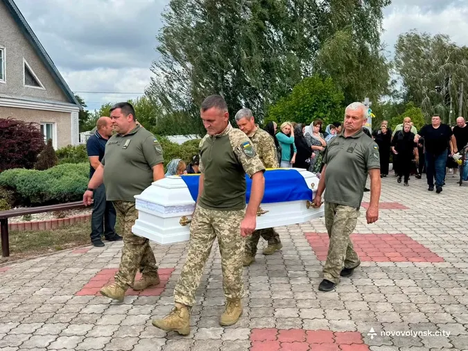 Загинув понад 4 роки тому: на Волині попрощались з Героєм Олександром Яковинцем (фото)
