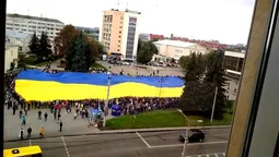 У Луцьку розгорнули рекордний синьо-жовтий стяг (фото) 