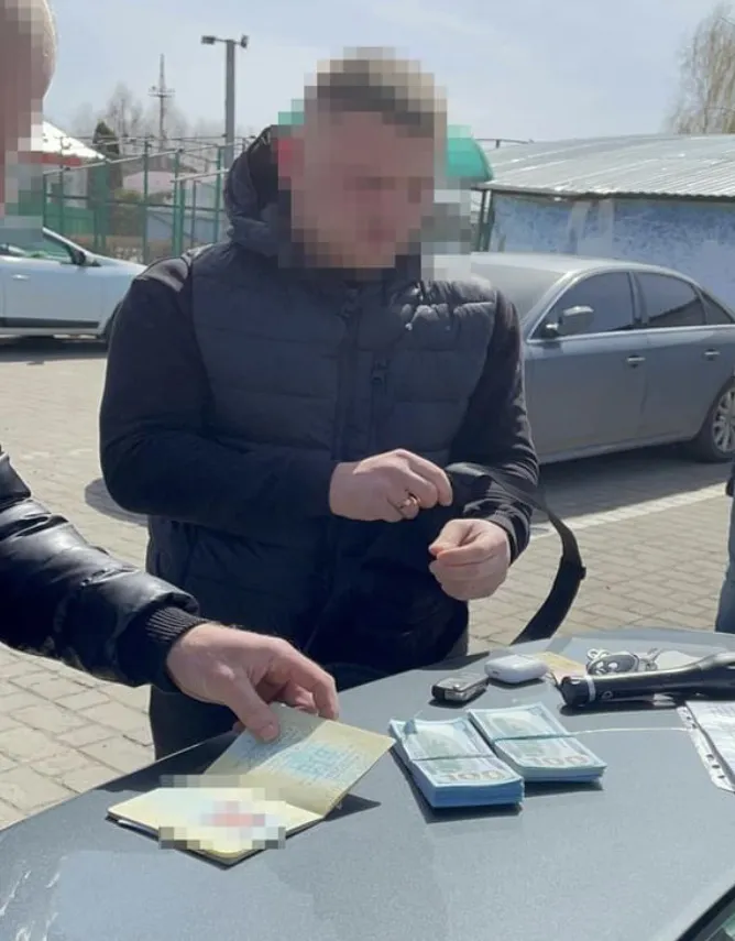На Волині арештували бронежилети та каски, якими «приторговував» посадовець (фото, відео)