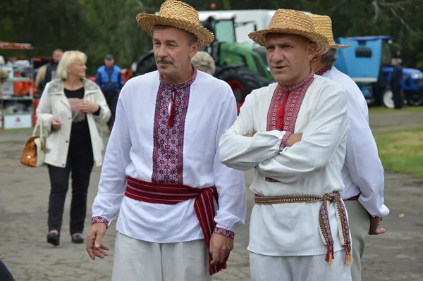 Дрес-код - вишиванка. Послухались й прийшли.