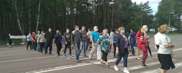 Жителі Маневицького району – проти об'єднання: перекрили дорогу (фото)