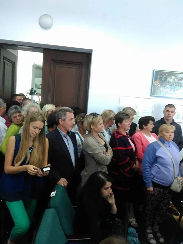 «Переглянути рішення!» – невдоволені підприємці зі Старого ринку заполонили залу Луцькради