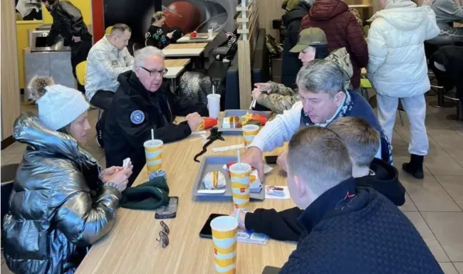 У «МакДональдз» в Рівному помітили американського мільярдера Говарда Баффета