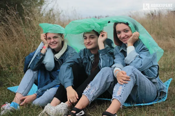 Пісні під гітару і вогонь до неба: як минув акустичний вечір на Бандерштаті (фото)