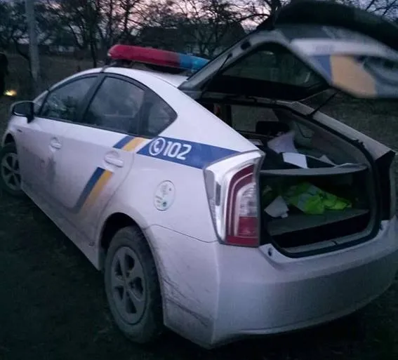 На Волині затримали поліцейських, які намагалися позбутися зібраних хабарів (фото)