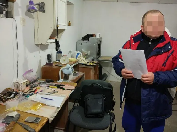 У передмісті Луцька підпільно обробляли бурштин (фото)