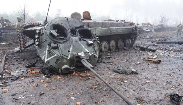 Бійці ООС відбили 9 ворожих атак, знищили купу техніки та склад боєприпасів