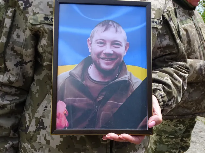На Волині попрощалися з полеглим воїном Володимиром Кміном (фото)