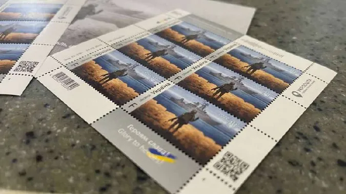 Марку «Русскій воєнний корабль» продали на благодійному аукціоні за 5 мільйонів гривень