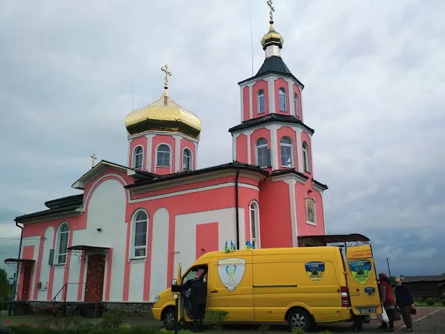 Сало, овочі, крупи: село біля Луцька зібрало допомогу воїнам у зону ООС (фото)