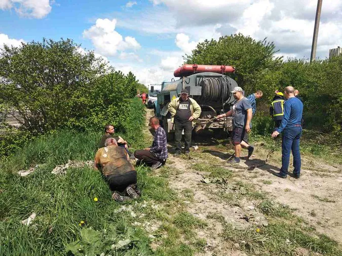 Знепритомніли в колодязі: що сталося з працівниками водоканалу на Волині