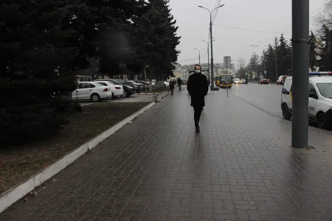 Ожеледиця у Луцьку: місто ледь тримається на ногах (фото)