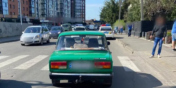 У центрі Луцька ВАЗ збив на «зебрі» 18-річну дівчину (фото)