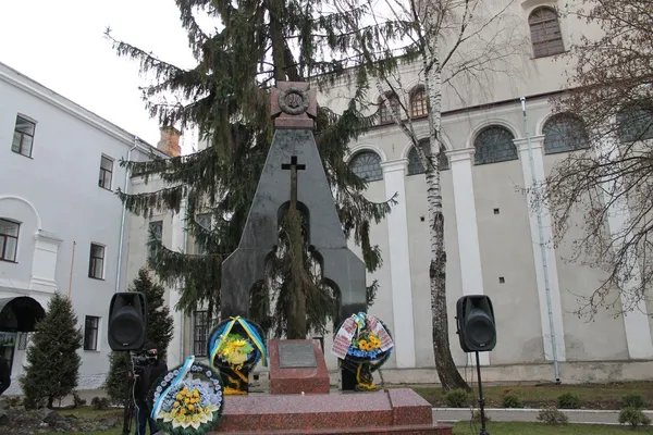 У Луцьку урочистою ходою вшанували пам'ять жертв Великого Голоду (фото)