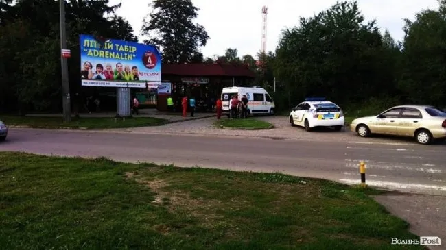 У Луцьку автомобіль влетів у ворота «Адреналін Сіті» (фото)