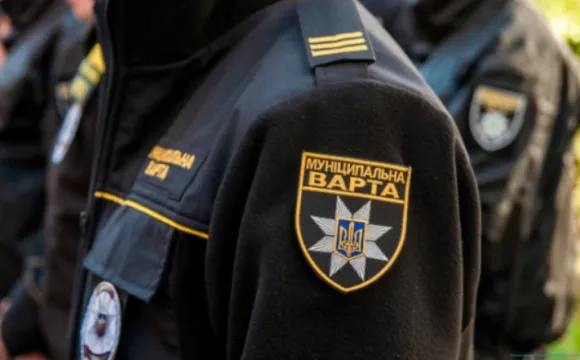Погрожували і застосували сльозогінний газ: у Луцьку на Замковій напали на мунвартівців (фото)