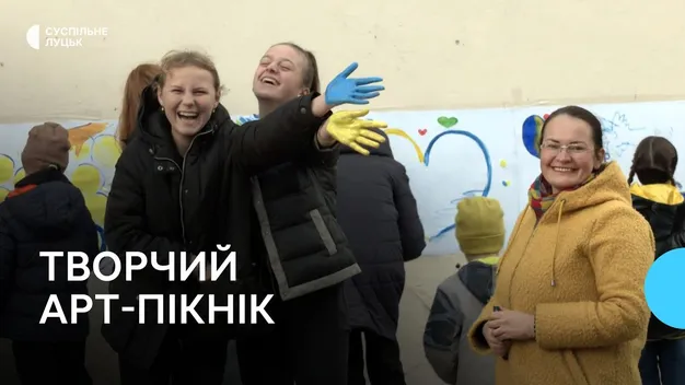 На Волині діти створили патріотичну інсталяцію та панно (відео)