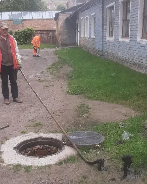 Комунальники шоковані: що знайшли у нововолинській каналізації (фото)