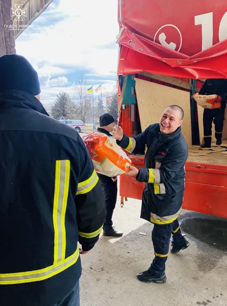 Волинські рятувальники доправили допомогу колегам на Донеччину (фото)