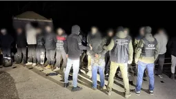 Волинянин та 12 його «друзів» їхали до Угорщини в КамАЗі під піском (фото, відео)