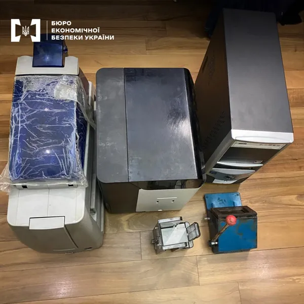 По 400 доларів за штуку: на Волині накрили схему продажу фальшивих водійських посвідчень (фото)
