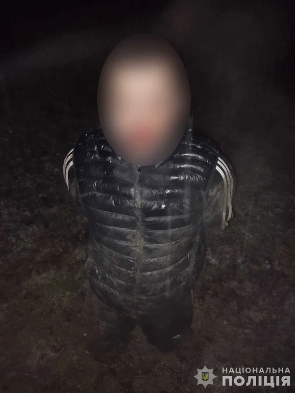 Пістолети, наркотики та димові шашки: у Луцькому районі затримали злочинну групу (фото, відео)