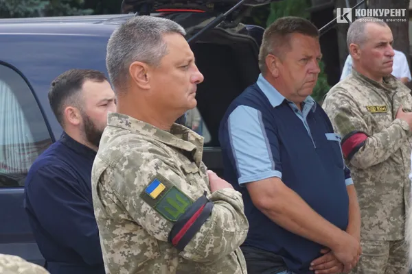 Луцьк у траурі: попрощалися із загиблим Героєм Валерієм Федюком (фото)
