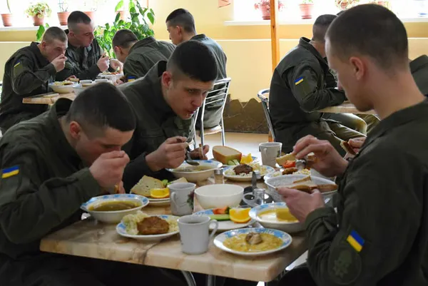 Чим годують луцьких нацгвардійців (фото)