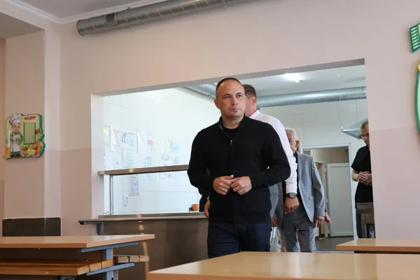 Роман Романюк перевірив готовність Сенкевичівського ліцею до навчального року (фото)