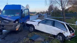 У Княгининку бус злетів з дороги і протаранив два автомобілі (фото)