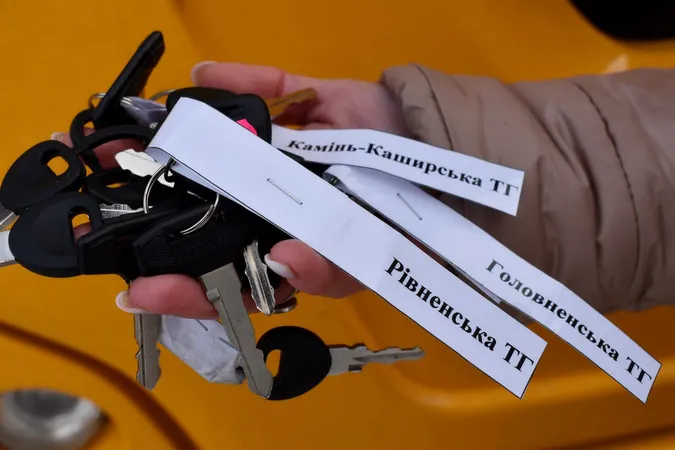 На Волині три громади отримали нові шкільні автобуси (фото)
