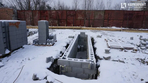 Депутат міськради обурений самовільним будівництвом автомийки у Луцьку (фото, відео)