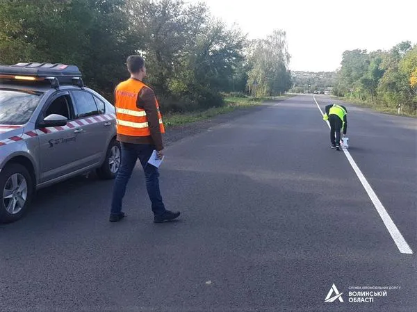 На волинських дорогах перевірили якість нової розмітки (фото)