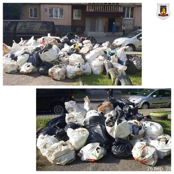 Таргани та сморід в під'їзді: у Луцьку чоловік розвів сміттєзвалище у квартирі (фото)