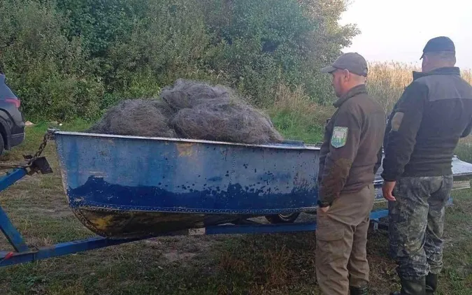 На Волині у браконьєрів забрали понад 400 метрів сіток