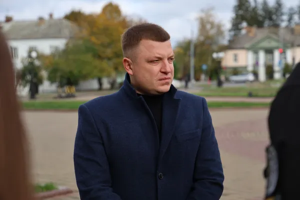 Ветеран з Волині отримав грант і придбав два авто для навчання водіїв (фото)