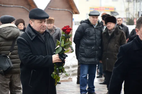 ...майже одночасно зі свободівцями прийшов екс-голова Волинської ОДА та депутат Луцькради Григорій Пустовіт...