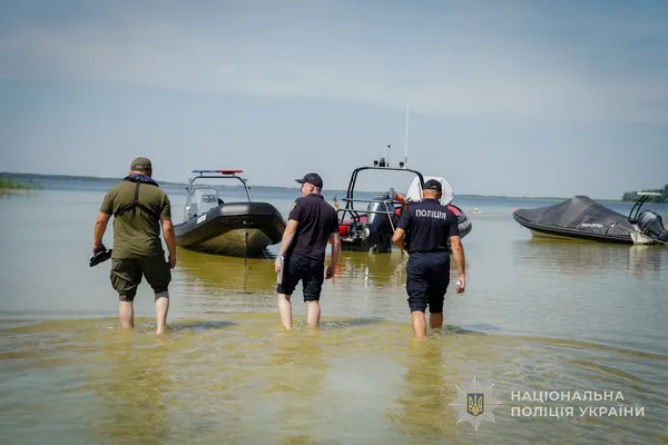 «За п'ять хвилин може статися біда»: водна поліція показала небезпечний бік Світязя (фото)
