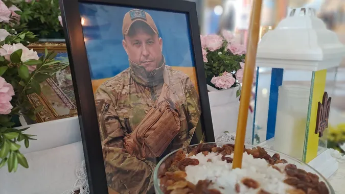 Майже рік боровся за життя: у Ковелі попрощалися з воїном Геннадієм Білецьким (фото)