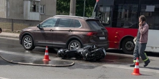 У Луцьку зіткнулися мотоцикл і легковик: водій отримав переломи (відео)