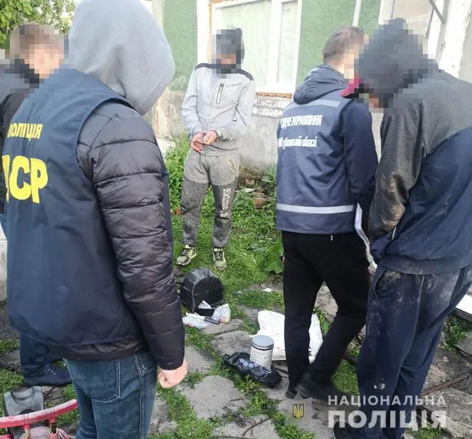На Волині затримали чоловіків, які виготовляли наркотики