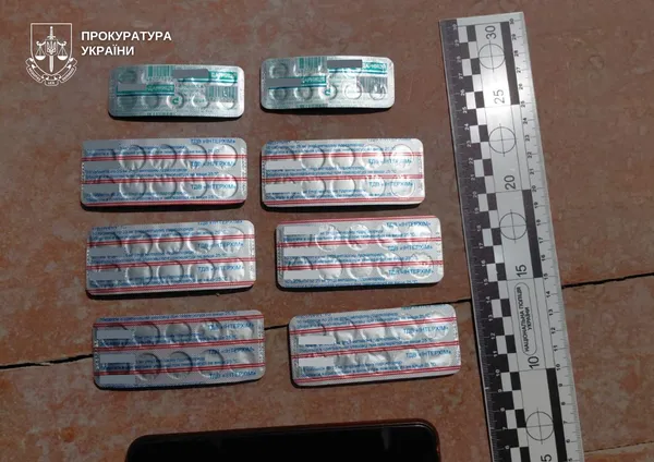 На Камінь-Каширщині зловили чоловіка, який збував наркотики та заборонені ліки (фото)