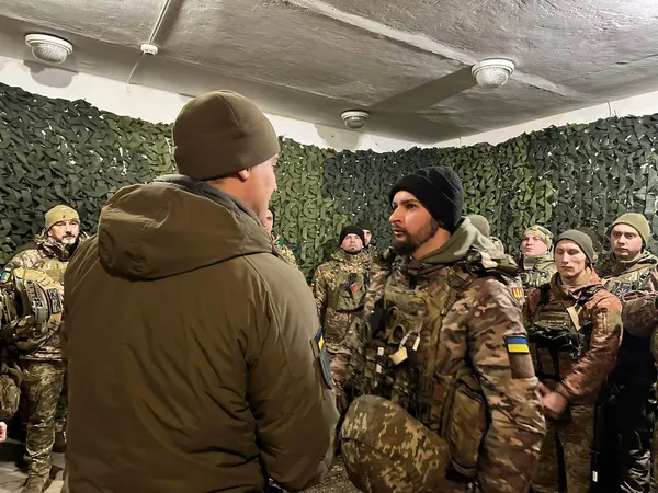 Короткі зустрічі заряджають і додають сил: у волинській бригаді служать мама і син (фото)