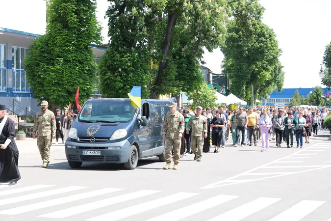 На Волині попрощалися із Захисником Віктором Миколайчуком (фото)