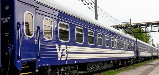 В «Укрзалізниці» пояснили, чому не зупиняють потяги під час обстрілів