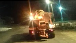 Ожеледиця: на волинські дороги знову виїхала спецтехніка (фото)
