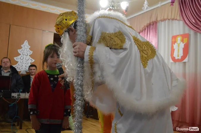 Маленьким лучанам подарунки роздавали два Миколаї (фото)