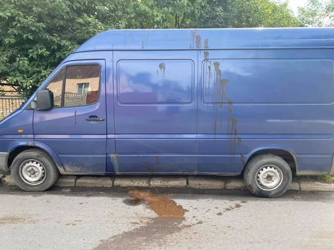 У Луцьку автомобіль облили лайном (фотофакт)