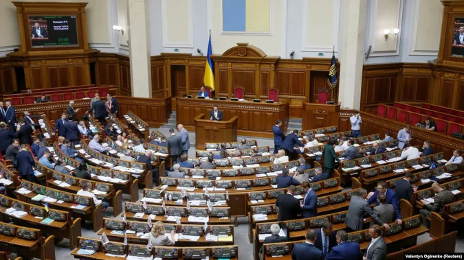 Петиція про скорочення Ради до 100 депутатів зібрала 25 тисяч підписів